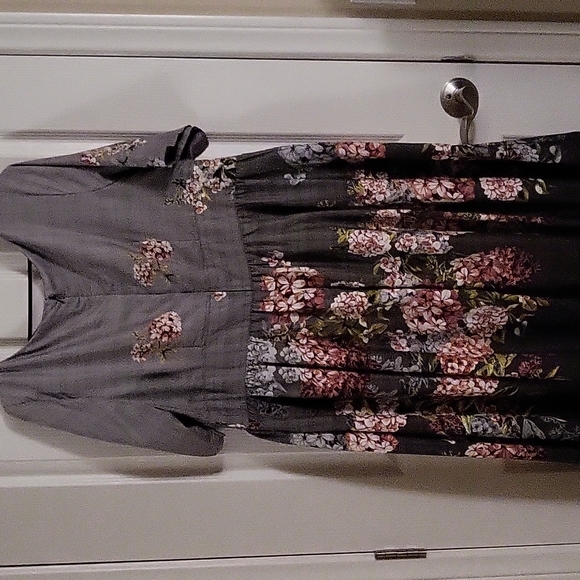 Eshakti Gray Hydrangea Dress - Picture 6 of 7